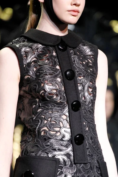 Look 180